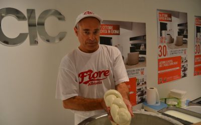 Mozzarella di bufala fatta al momento